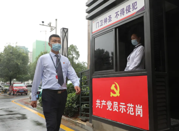 鑫苑物业信阳分公司总支部委员荣获“先进基层党组织” 鑫苑物业信阳分公司总支部委员荣获“先进基层党组织”
