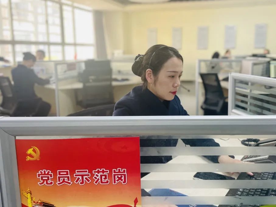 “您好,请讲……” “您好,请讲……”
